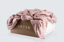 Muat gambar ke penampil Galeri, Arter Extra Cover Outer Duvet in Signature Champagne
